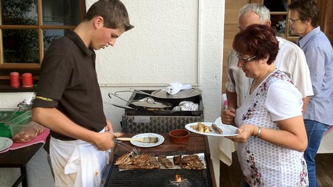 unser wöchentlicher Grillabend unser wöchentlicher Grillabend
